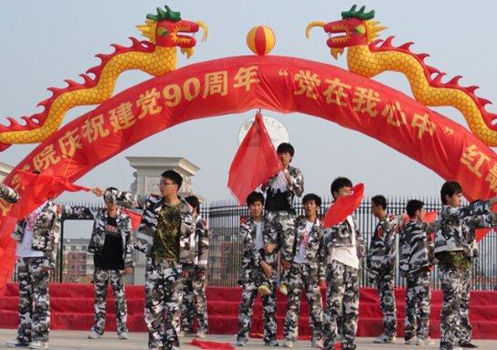 @上班族看过来!长期久坐不动,不妨试试这几个动作锻炼一下!